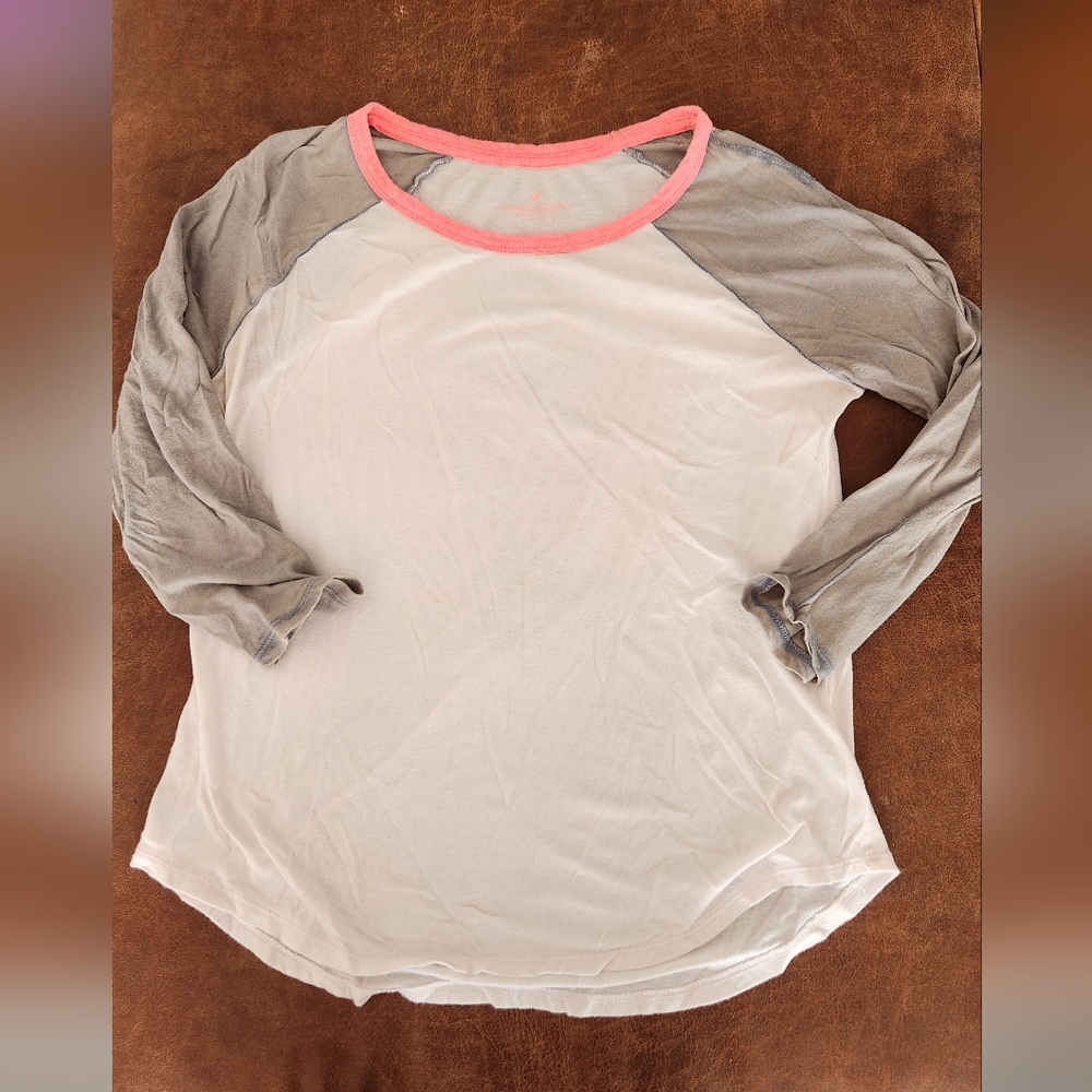 American Eagle Outfitters Gray and White Tee with Pink Accents